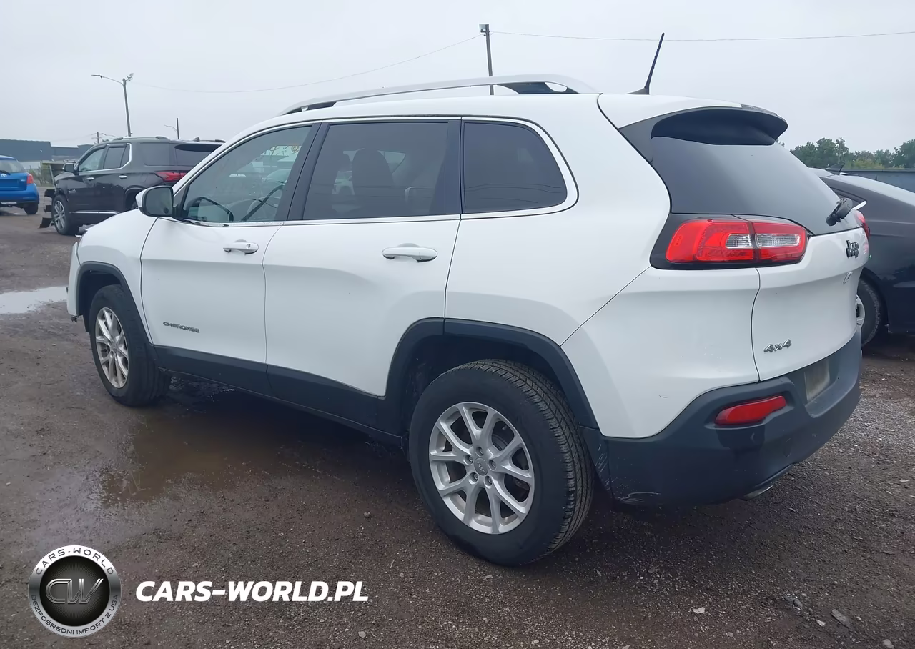 2017 Jeep Cherokee Latitude 4X4 VIN:1C4PJMCB0HW546841 - 3