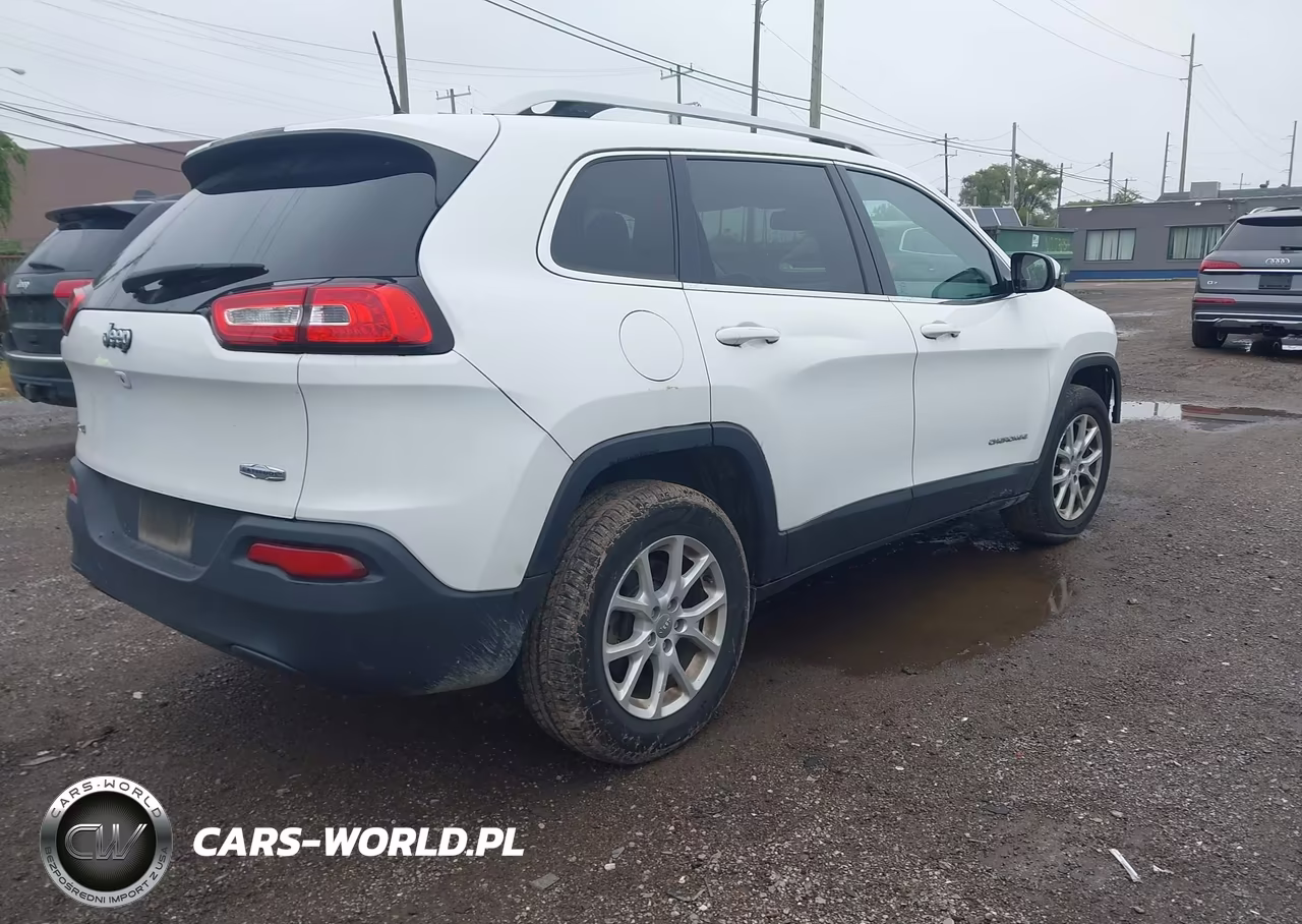 2017 Jeep Cherokee Latitude 4X4 VIN:1C4PJMCB0HW546841 - 4