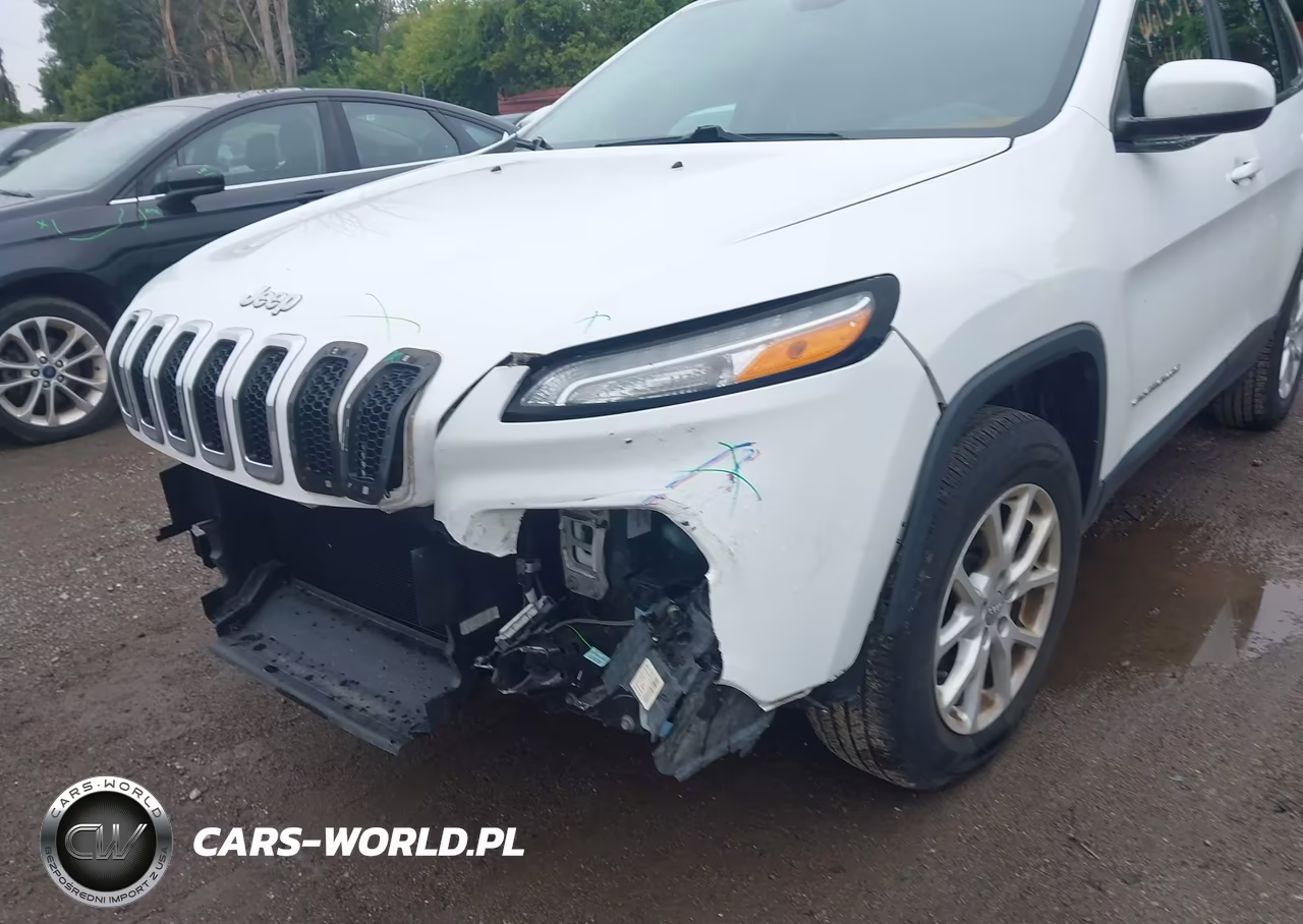 2017 Jeep Cherokee Latitude 4X4 VIN:1C4PJMCB0HW546841 - 6