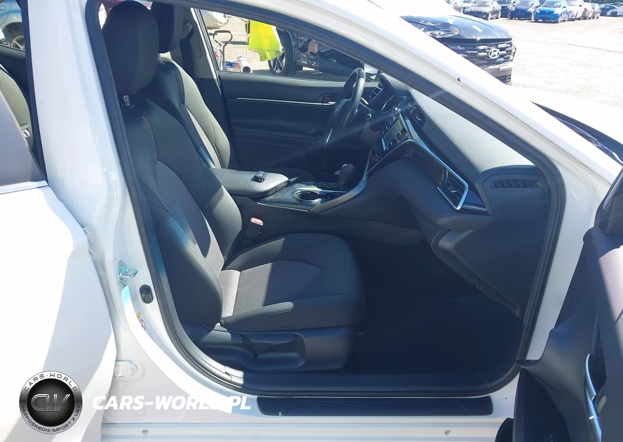 2018 Toyota Camry Le VIN:JTNB11HK0J3030127 - 5