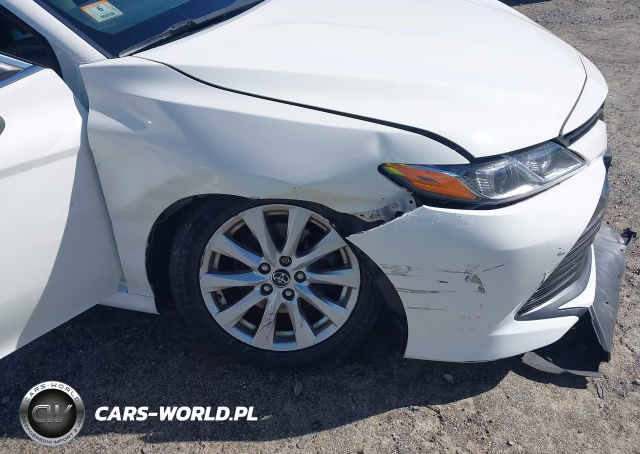 2018 Toyota Camry Le VIN:JTNB11HK0J3030127 - 6