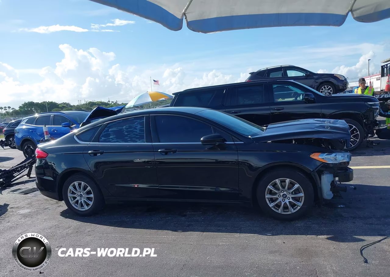 2018 Ford Fusion S VIN:3FA6P0G72JR238254 - 13