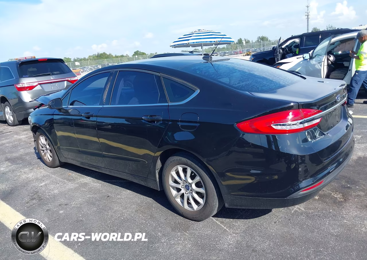 2018 Ford Fusion S VIN:3FA6P0G72JR238254 - 3