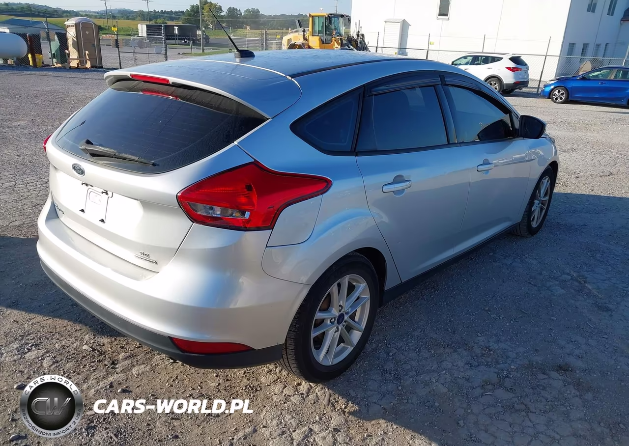 2016 Ford Focus Se VIN:1FADP3K29GL274776 - 4