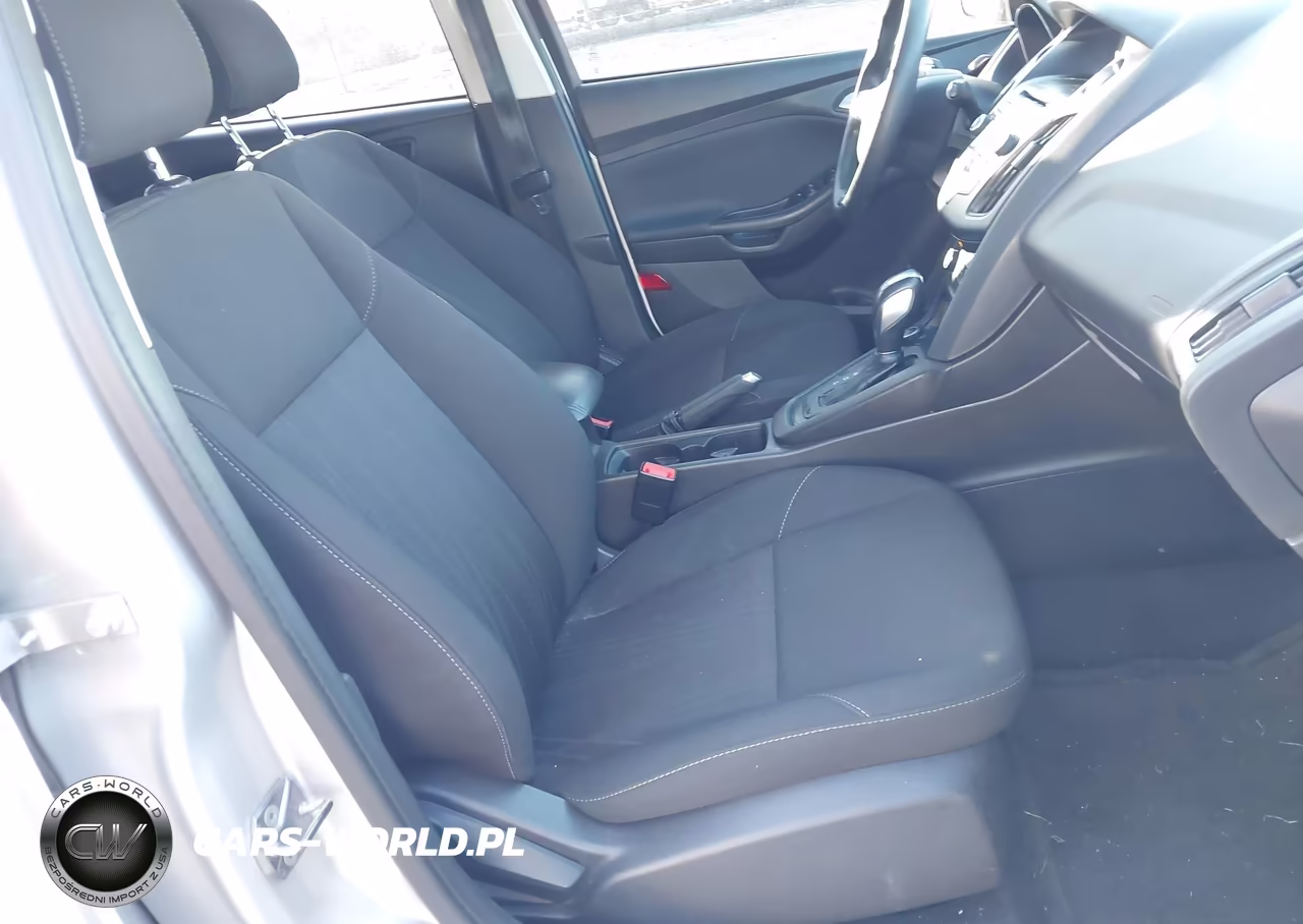2016 Ford Focus Se VIN:1FADP3K29GL274776 - 5