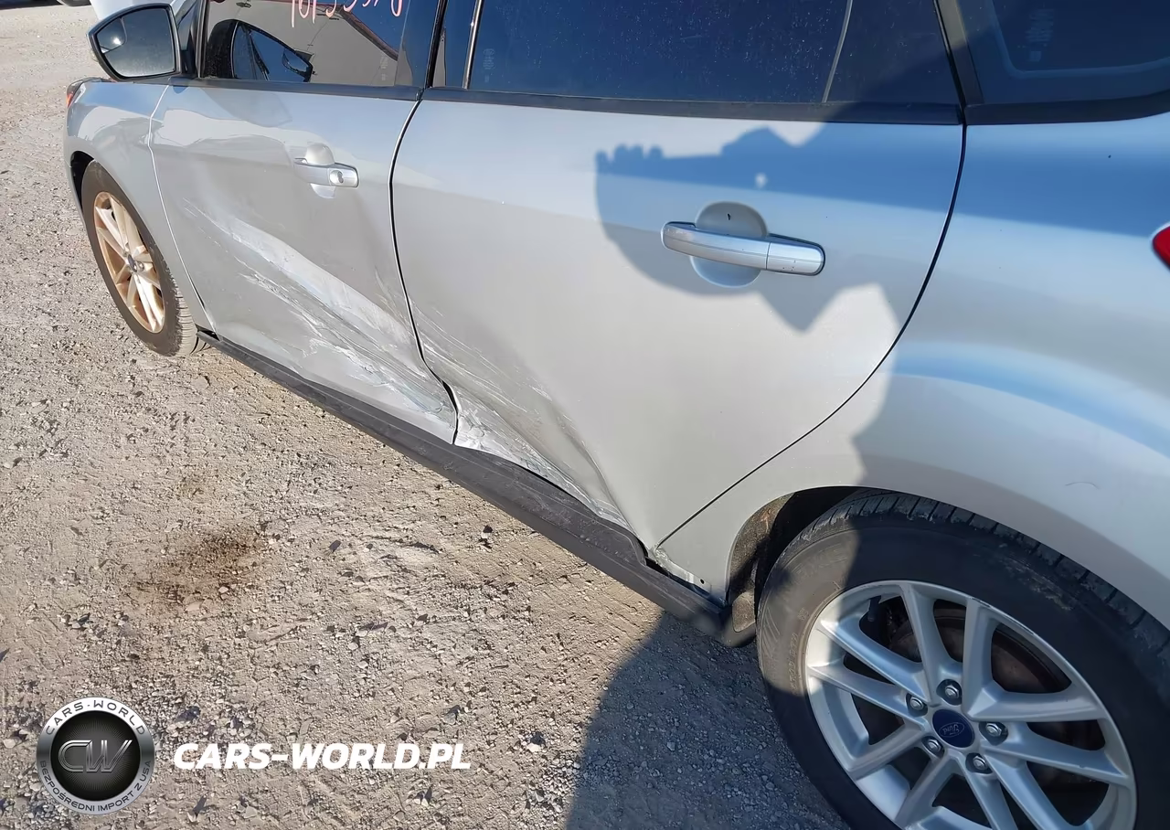 2016 Ford Focus Se VIN:1FADP3K29GL274776 - 6