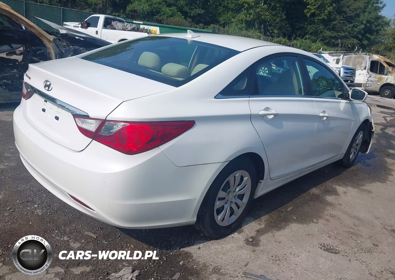 2013 Hyundai Sonata Gls VIN:5NPEB4AC8DH555125 - 4