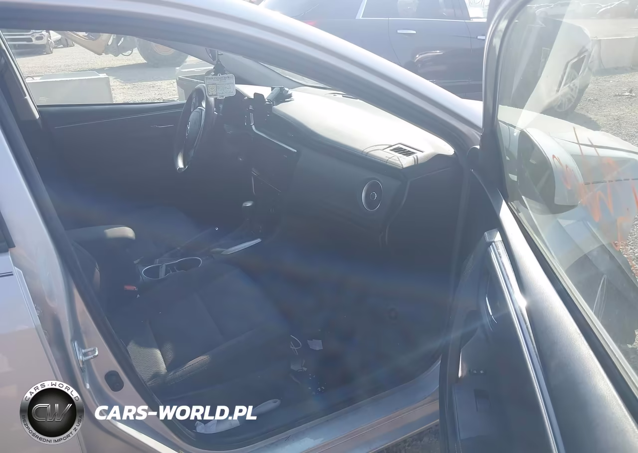 2017 Toyota Corolla Le VIN:2T1BURHE4HC762959 - 5