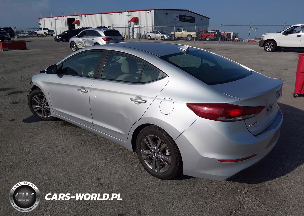 2018 Hyundai Elantra Sel VIN:5NPD84LF5JH399820 - 3