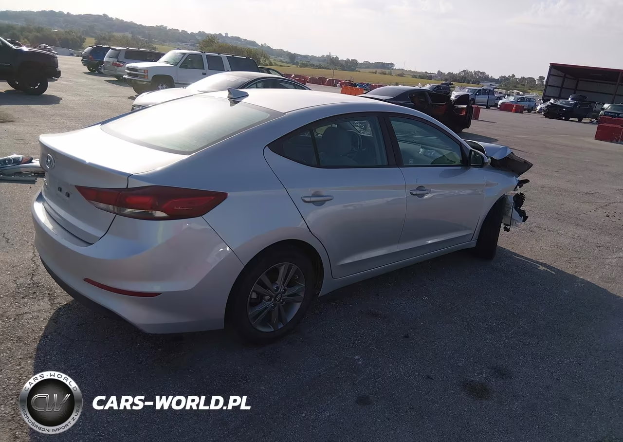 2018 Hyundai Elantra Sel VIN:5NPD84LF5JH399820 - 4