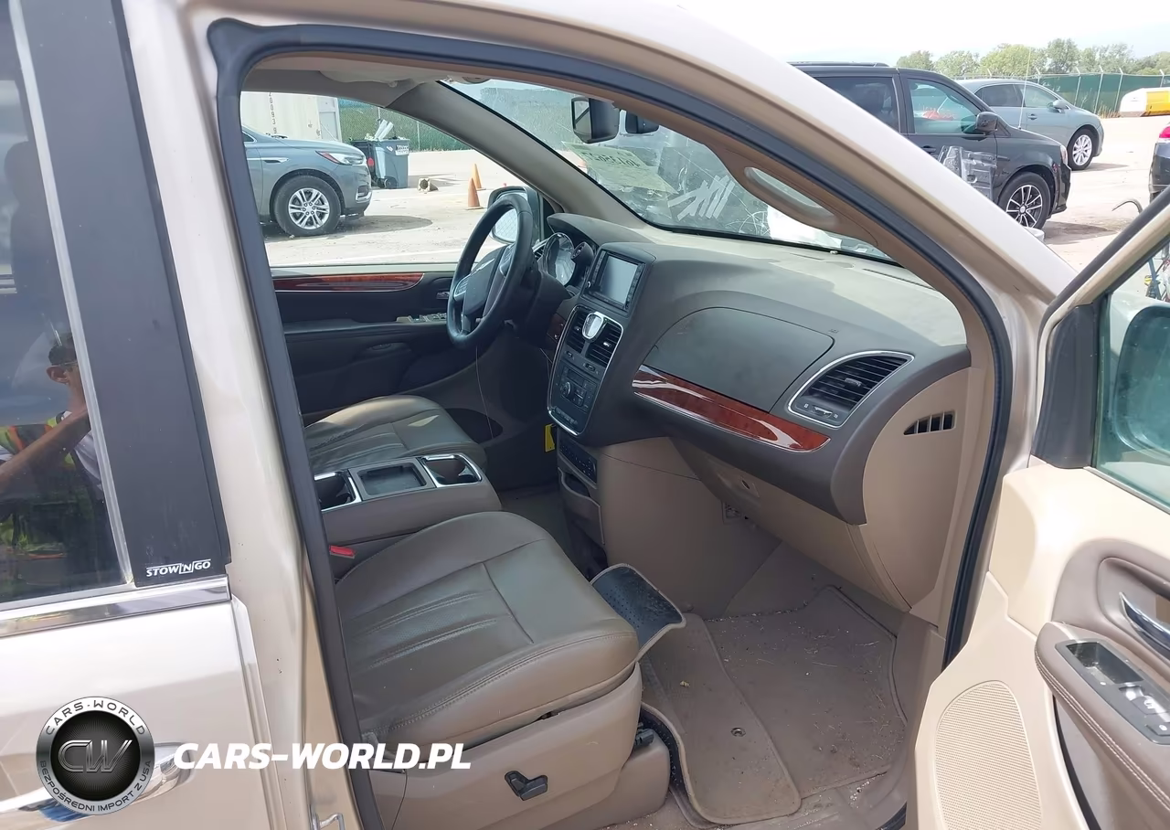 2013 Chrysler Town & Country Touring-L VIN:2C4RC1CG7DR590366 - 5