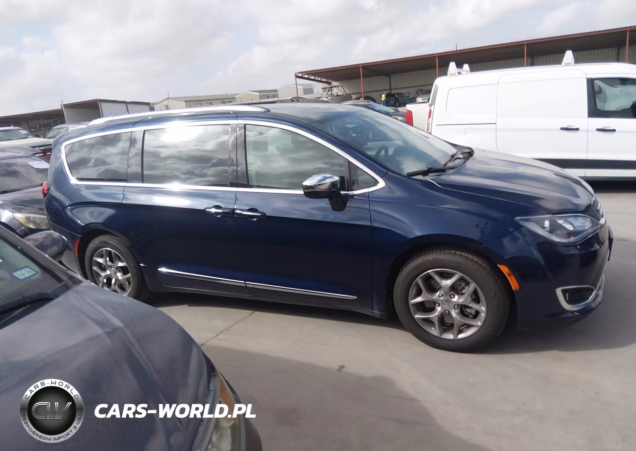 2018 Chrysler Pacifica Limited VIN:2C4RC1GG1JR117228 - 13