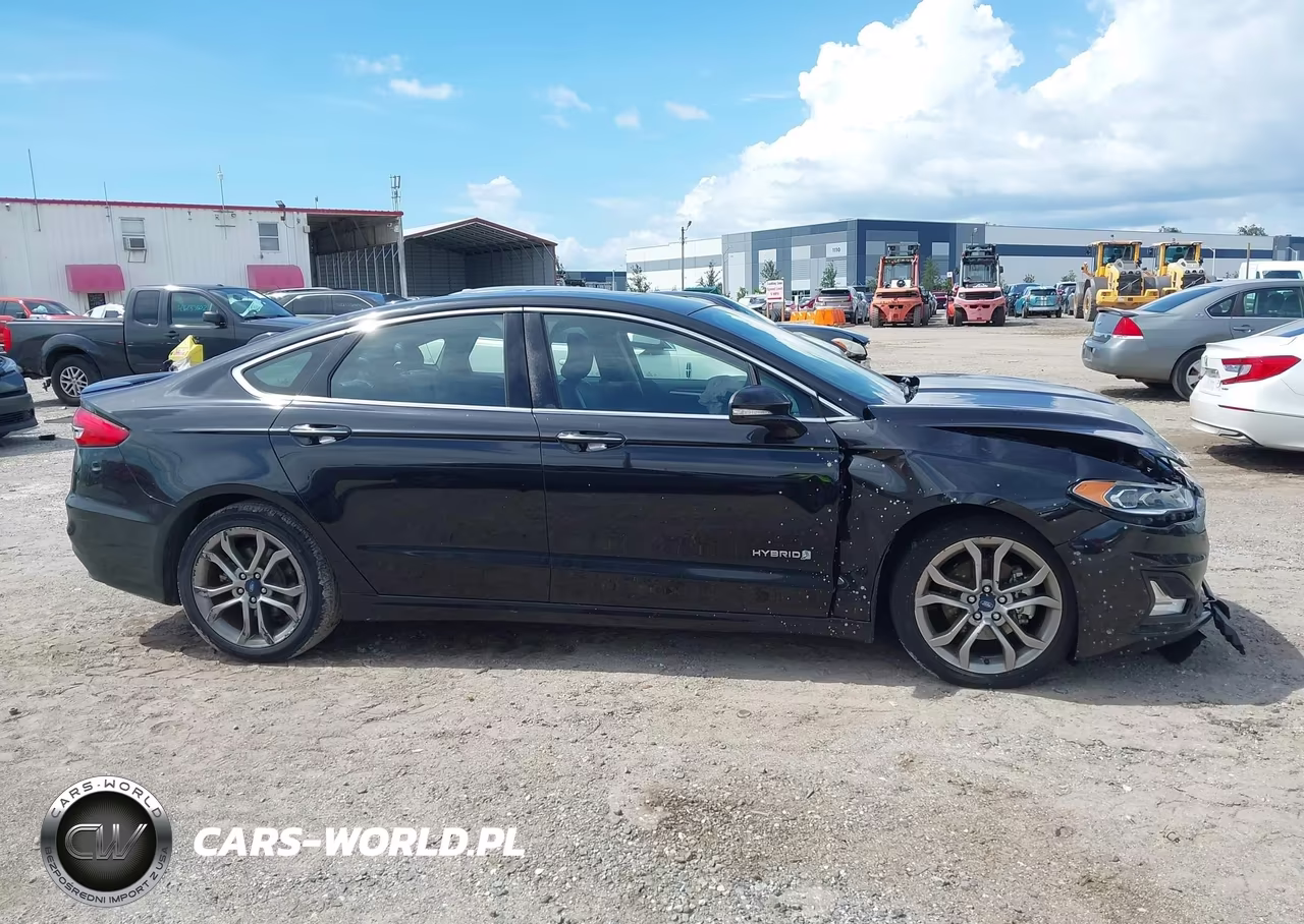 2019 Ford Fusion Hybrid Titanium VIN:3FA6P0RU4KR120260 - 13