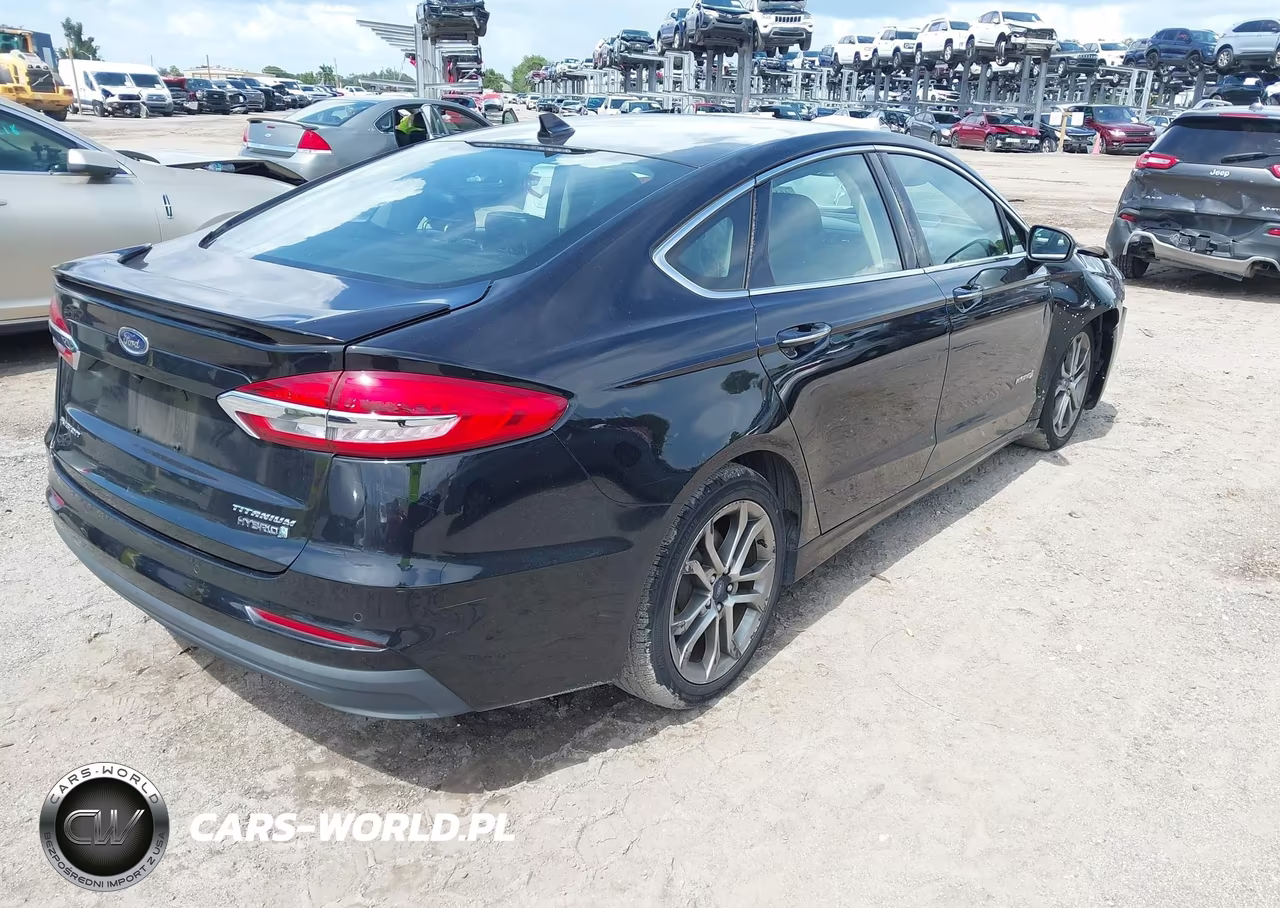 2019 Ford Fusion Hybrid Titanium VIN:3FA6P0RU4KR120260 - 4