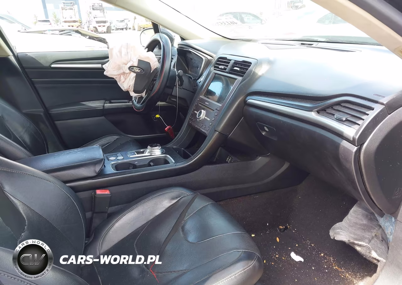 2019 Ford Fusion Hybrid Titanium VIN:3FA6P0RU4KR120260 - 5