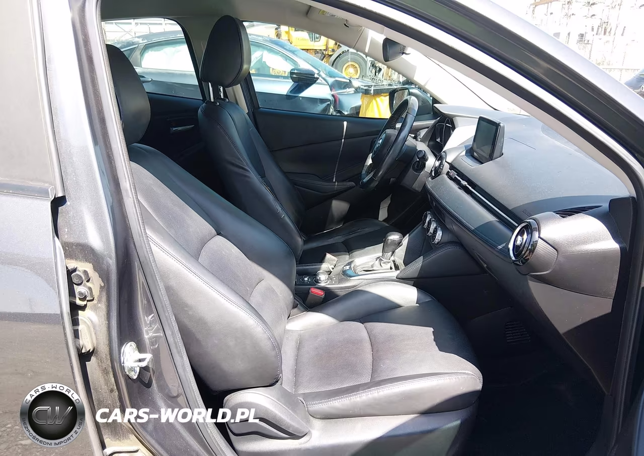 2019 Toyota Yaris Xle VIN:3MYDLBYV0KY521296 - 5