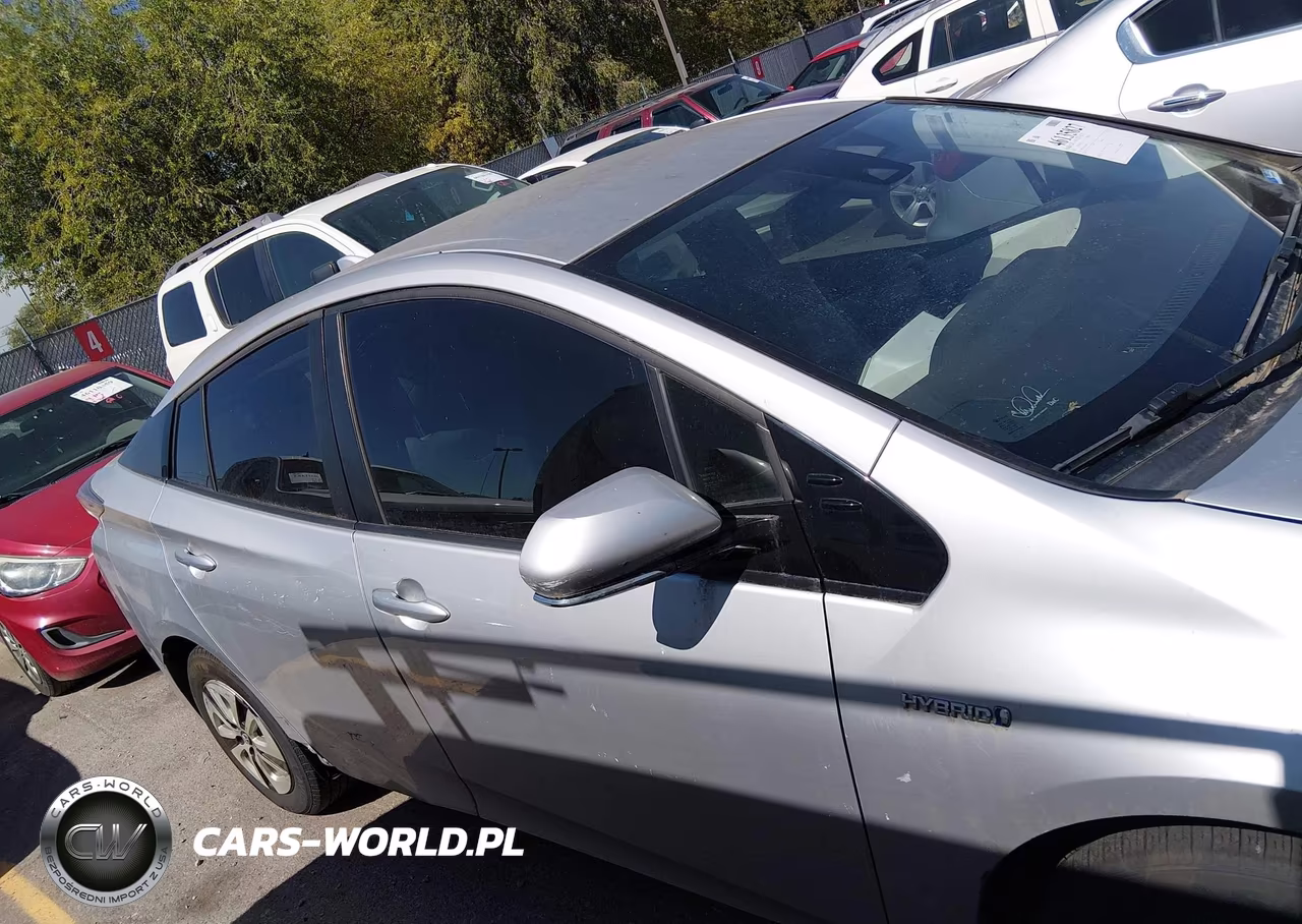 2018 Toyota Prius Two VIN:JTDKBRFU7J3586925 - 13