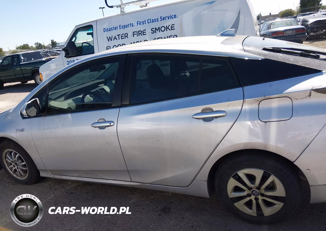 2018 Toyota Prius Two VIN:JTDKBRFU7J3586925 - 14