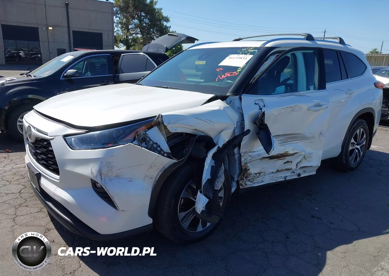 2021 Toyota Highlander Xle VIN:5TDHZRBH4MS102677 - 2