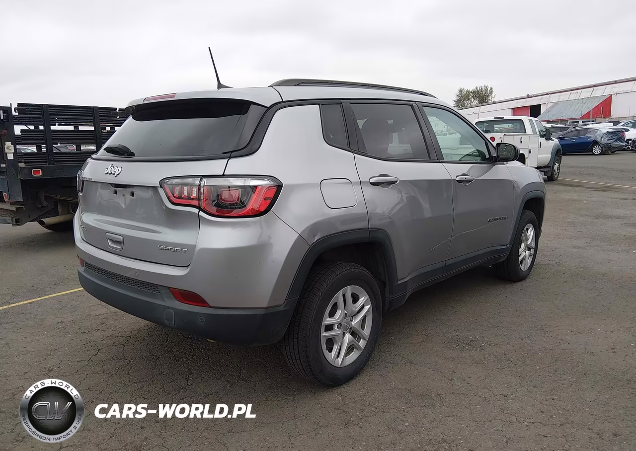 2018 Jeep Compass Sport 4X4 VIN:3C4NJDAB4JT392298 - 4