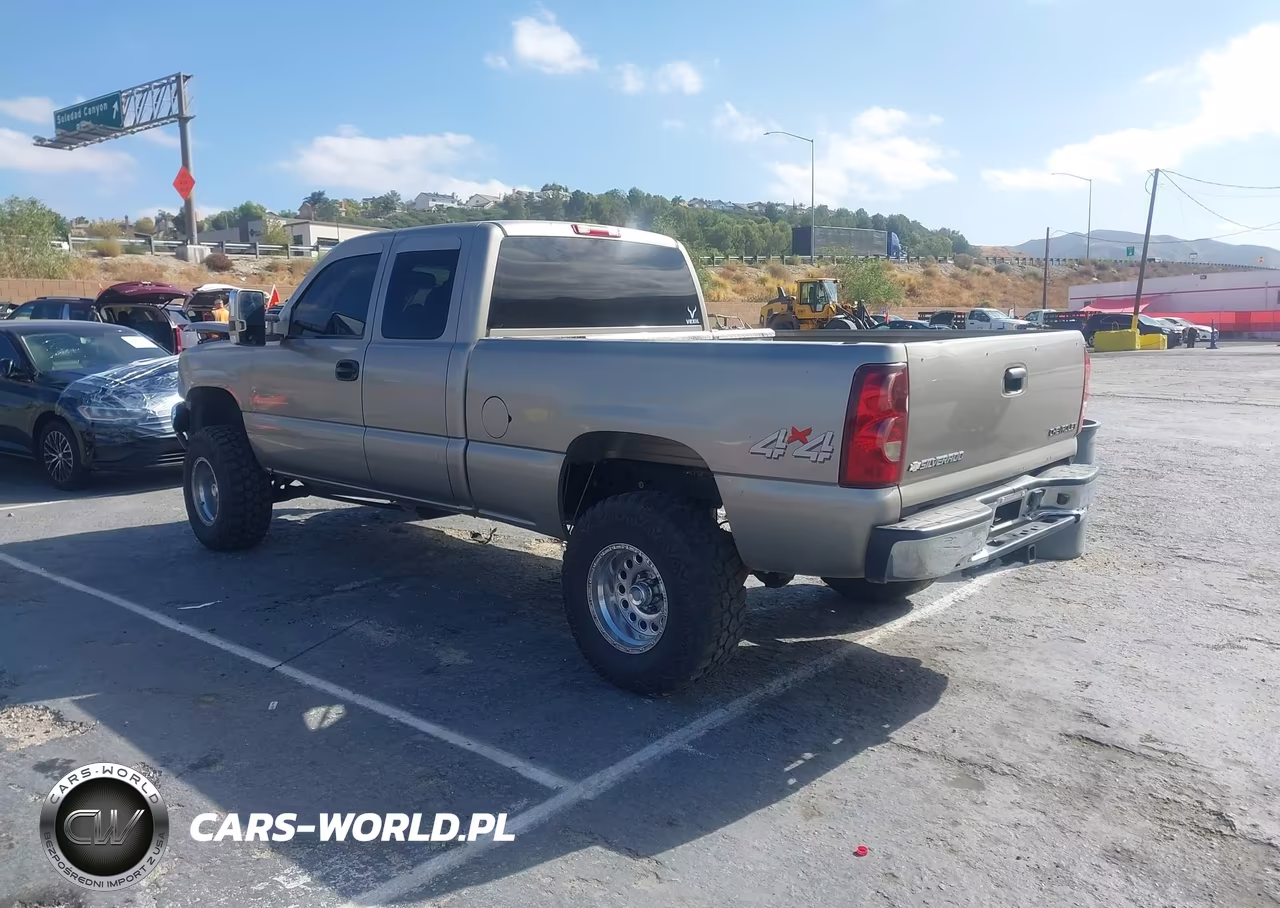 2003 Chevrolet Silverado 1500 Ls VIN:1GCEK19T83E108585 - 3