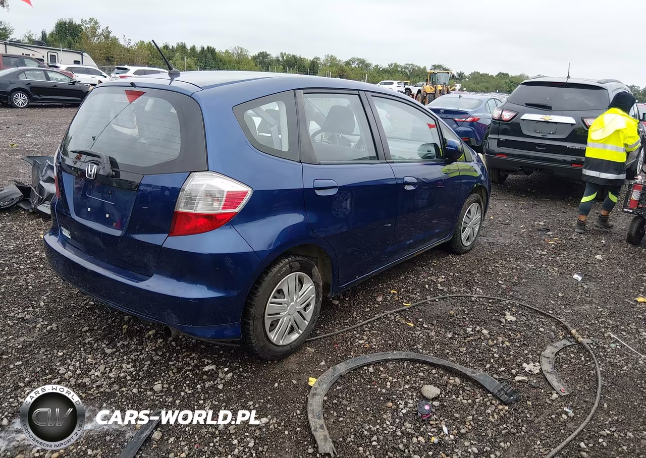 2013 Honda Fit VIN:JHMGE8G30DC014109 - 4