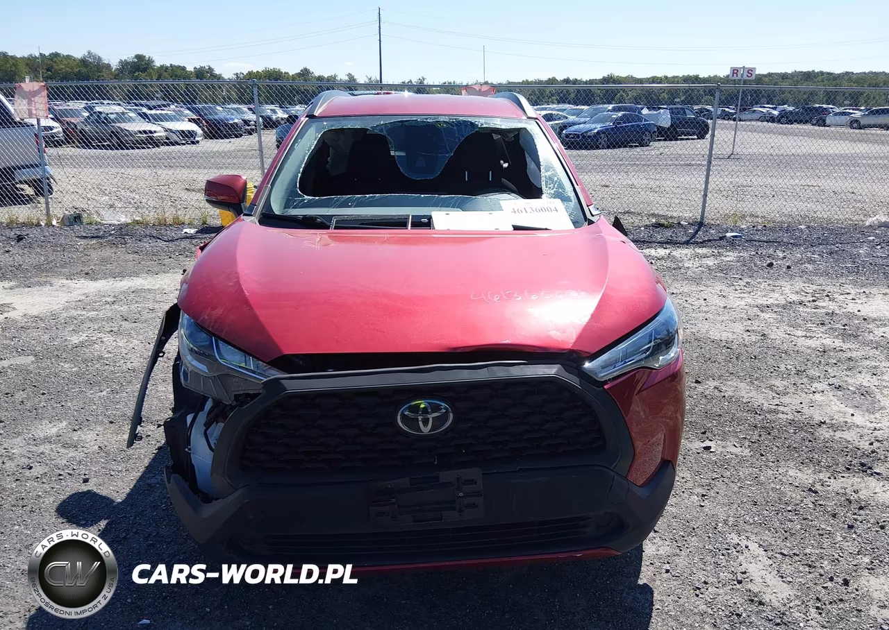 2022 Toyota Corolla Cross Le VIN:7MUCAABG0NV002075 - 11