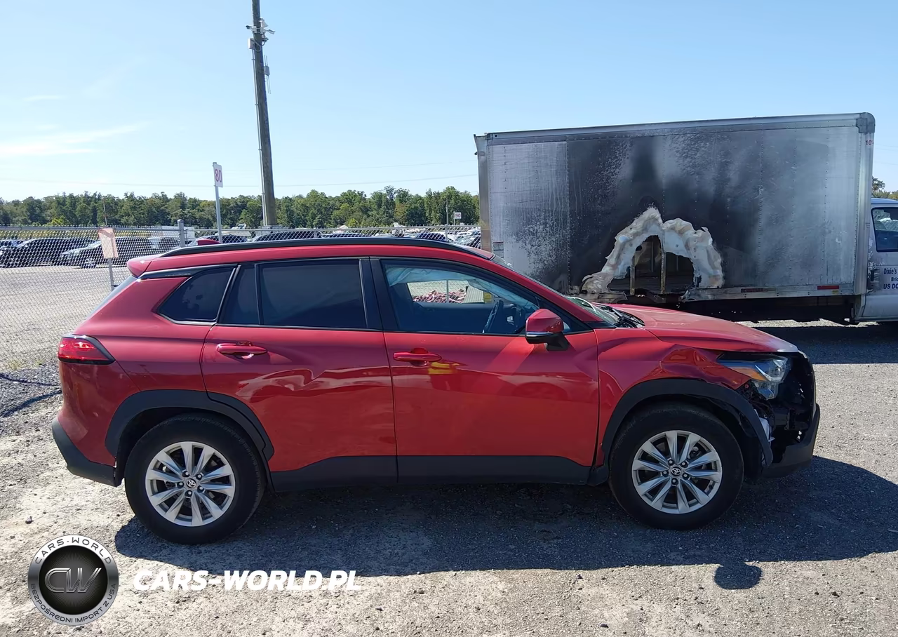 2022 Toyota Corolla Cross Le VIN:7MUCAABG0NV002075 - 12