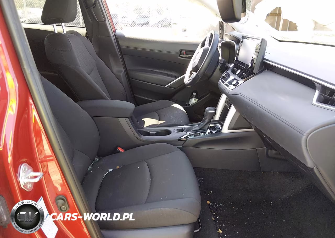 2022 Toyota Corolla Cross Le VIN:7MUCAABG0NV002075 - 5