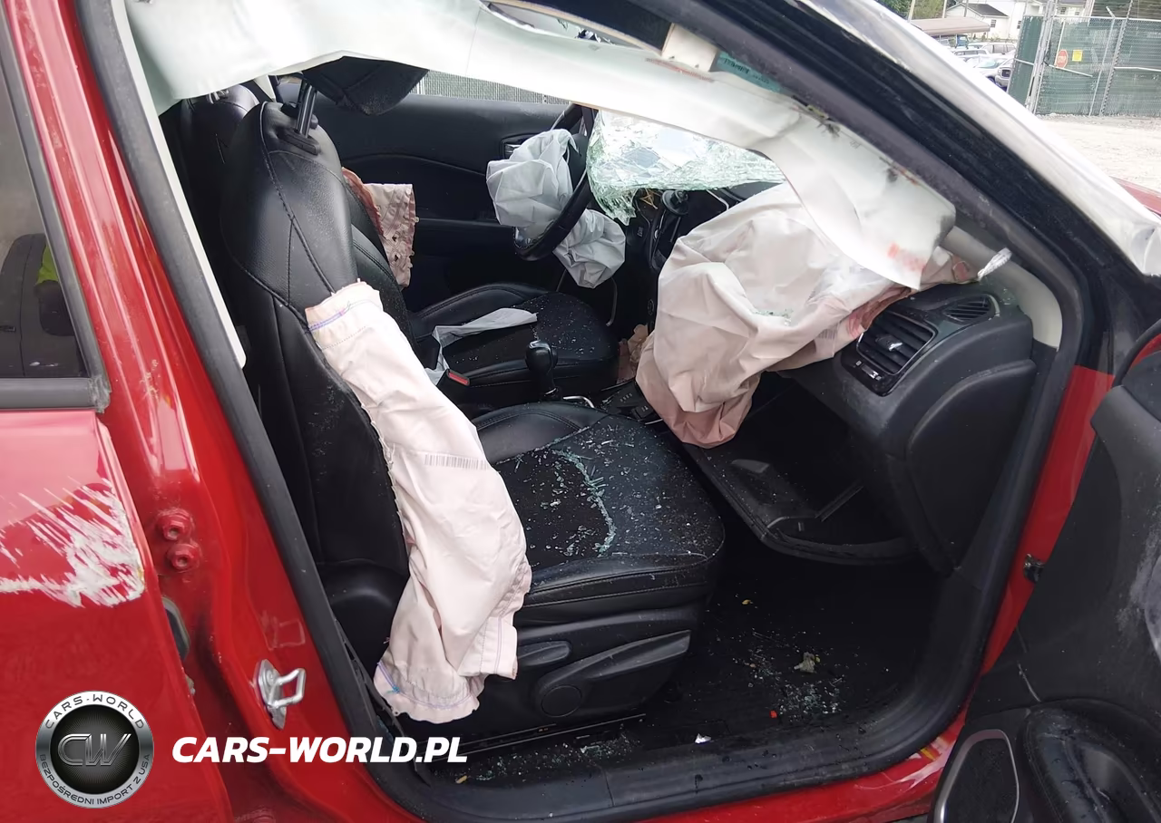 2021 Jeep Compass Altitude 4X4 VIN:3C4NJDBB3MT504446 - 5