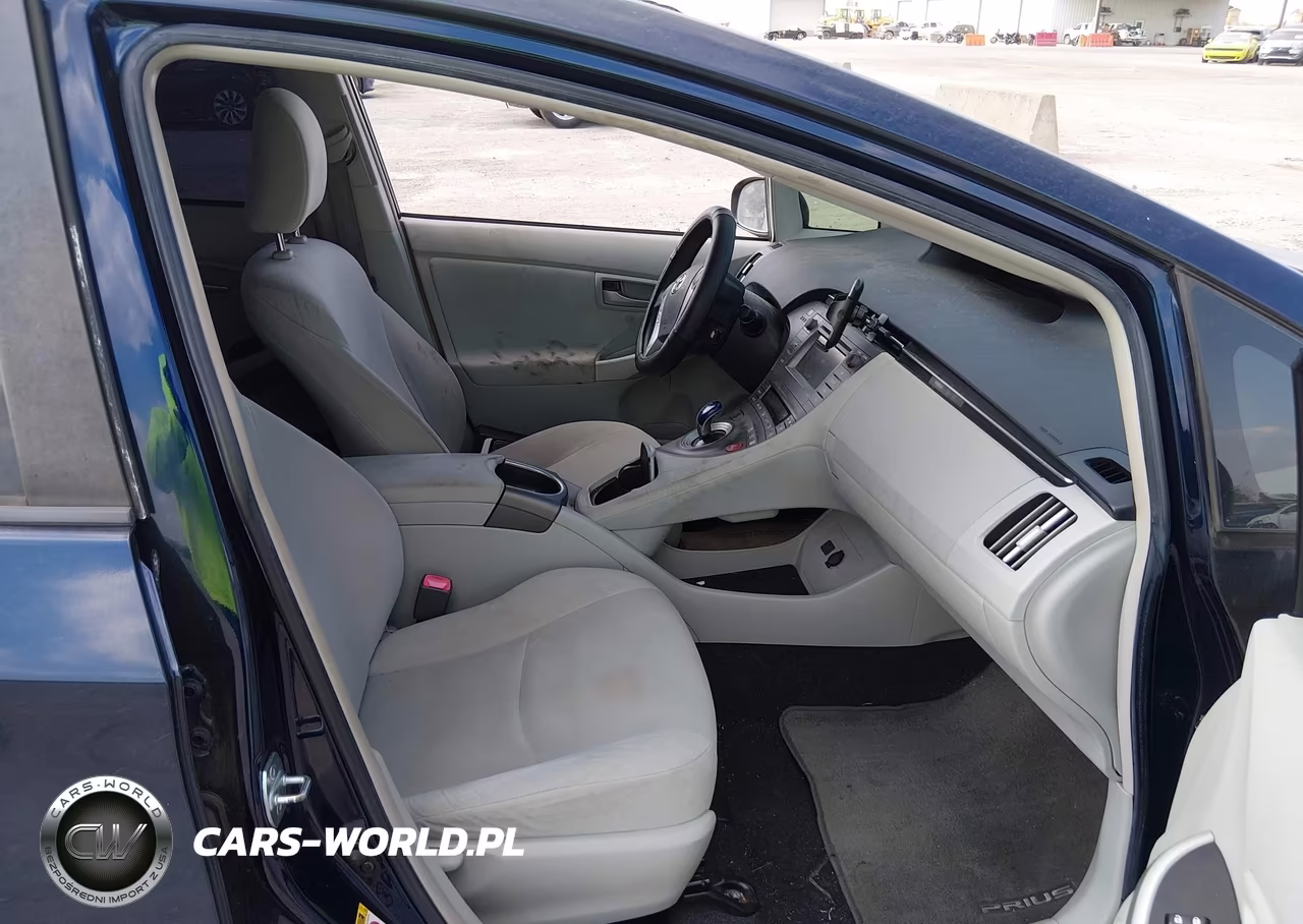 2012 Toyota Prius Two VIN:JTDKN3DU2C1517212 - 5