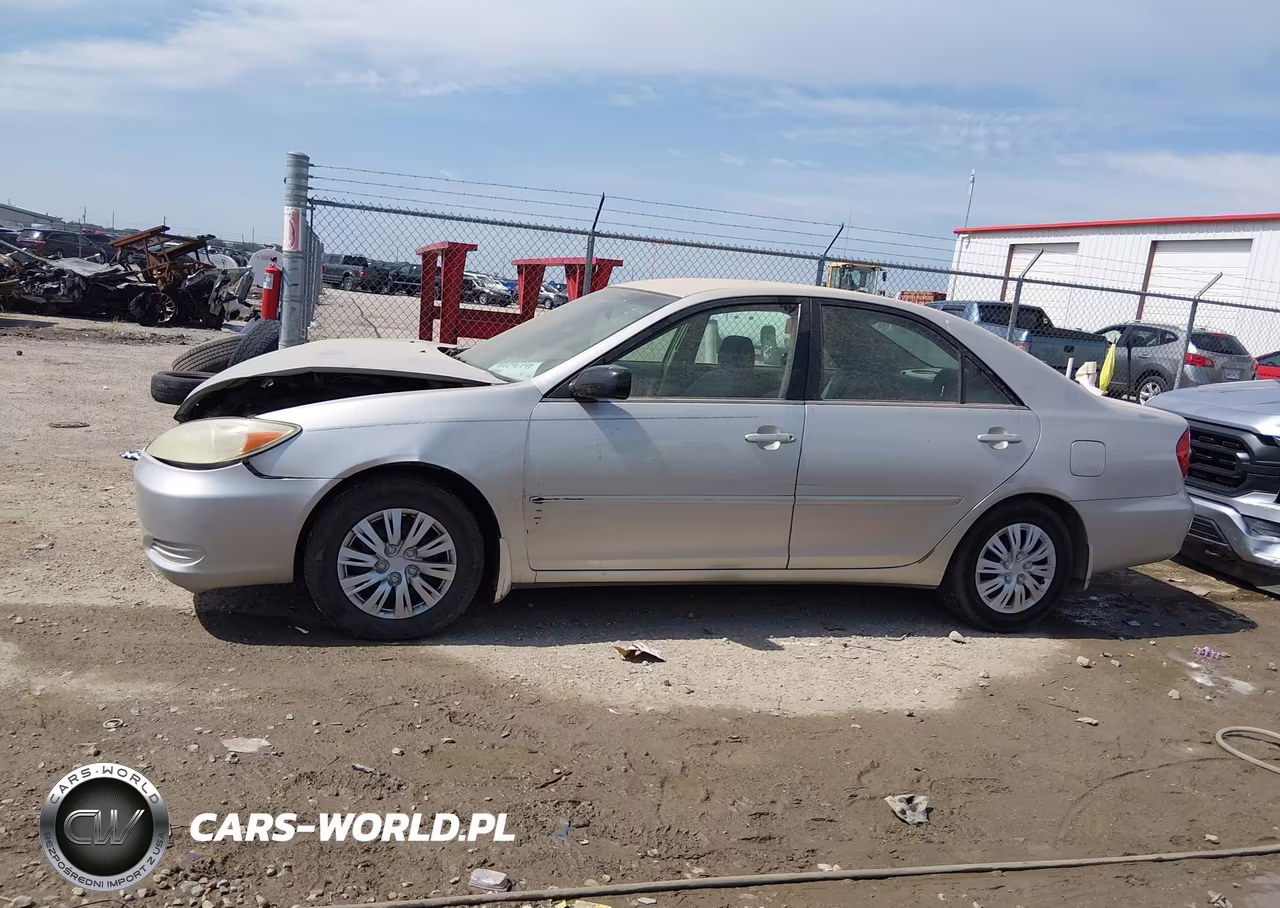 2003 Toyota Camry Le VIN:4T1BE32K13U674032 - 14