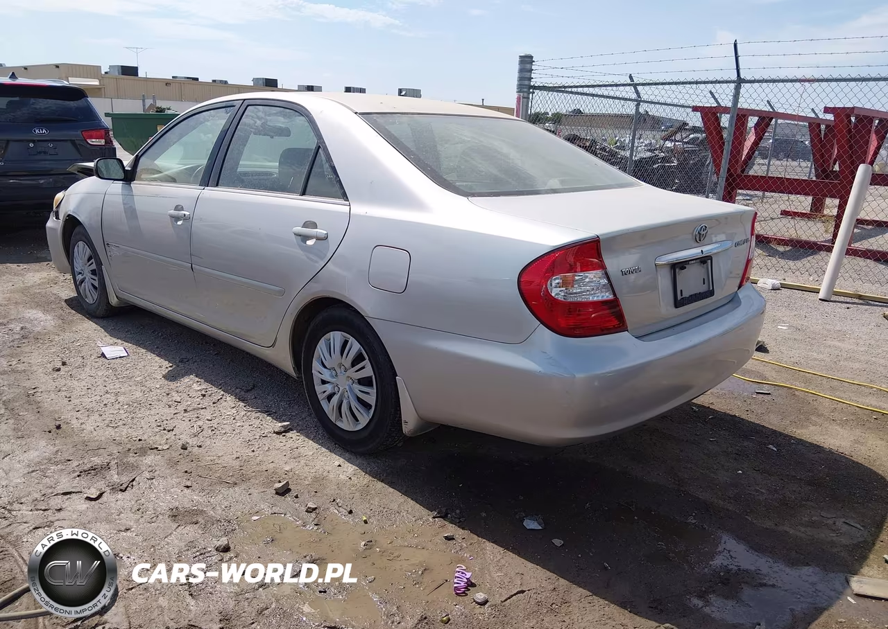2003 Toyota Camry Le VIN:4T1BE32K13U674032 - 3