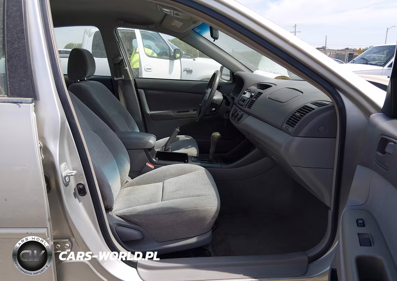 2003 Toyota Camry Le VIN:4T1BE32K13U674032 - 5
