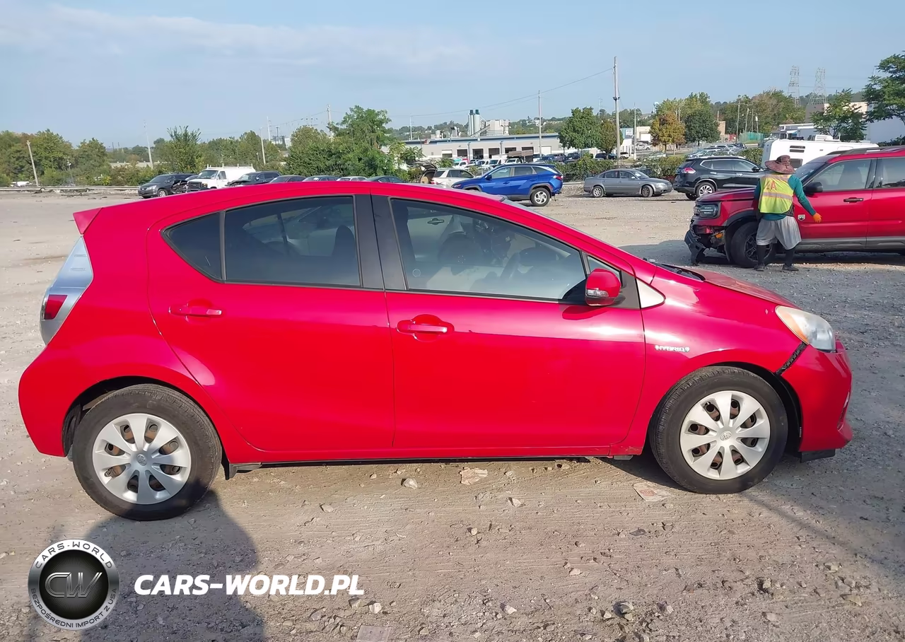 2013 Toyota Prius C Two VIN:JTDKDTB31D1540866 - 13