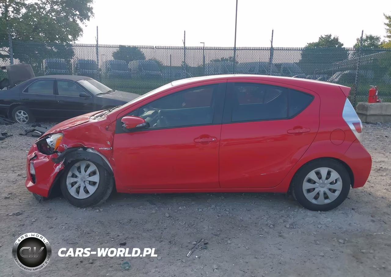 2013 Toyota Prius C Two VIN:JTDKDTB31D1540866 - 14