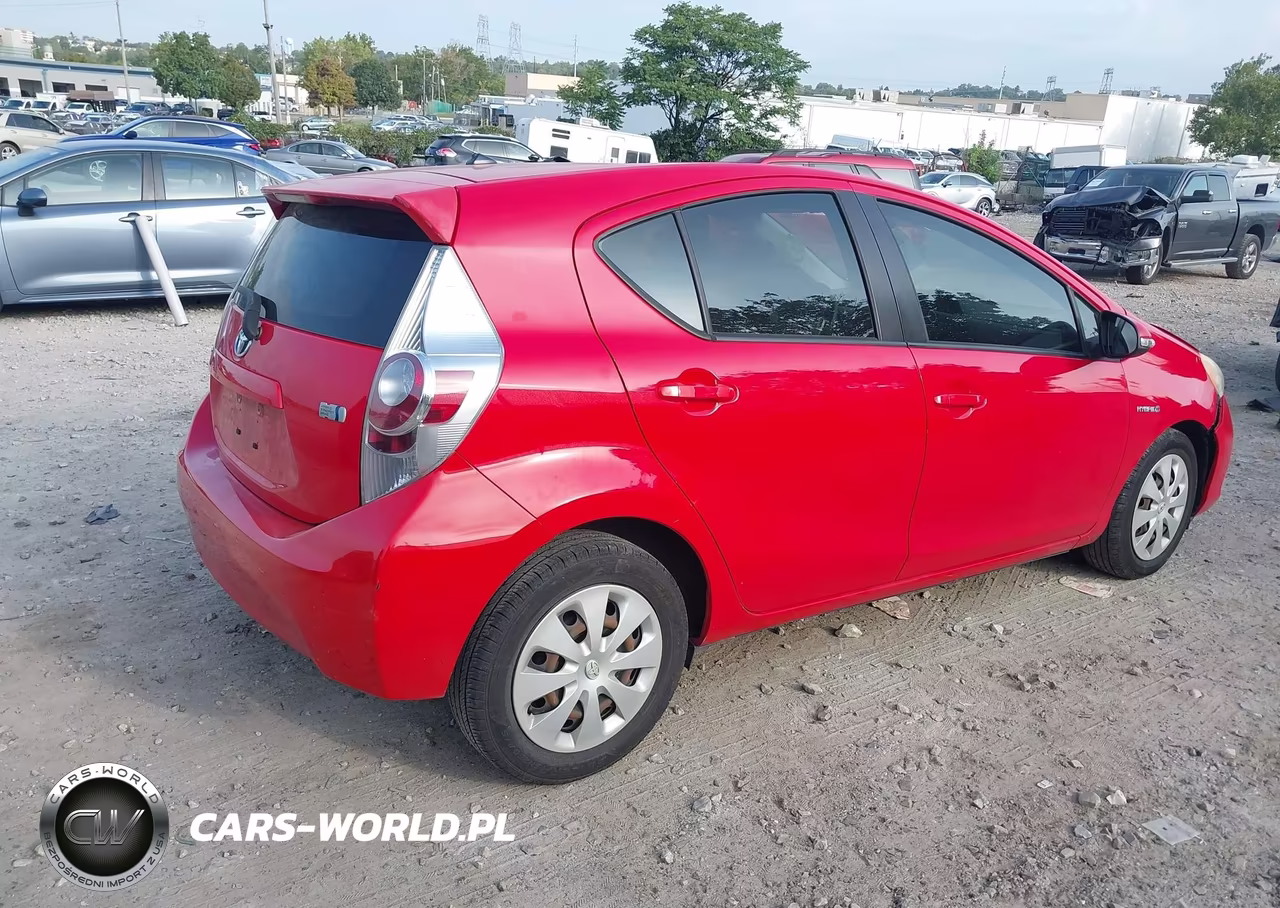 2013 Toyota Prius C Two VIN:JTDKDTB31D1540866 - 4