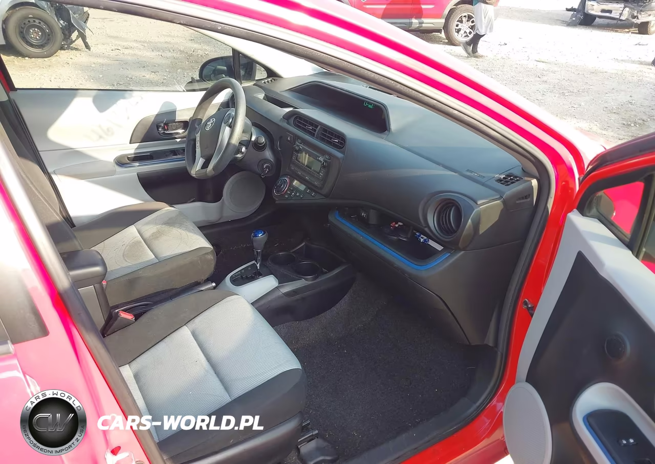 2013 Toyota Prius C Two VIN:JTDKDTB31D1540866 - 5