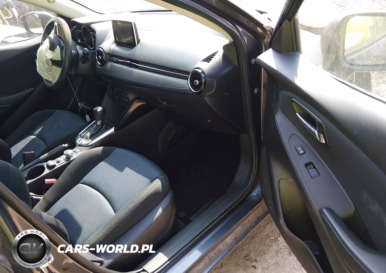 2017 Toyota Yaris Ia VIN:3MYDLBYV2HY149470 - 5