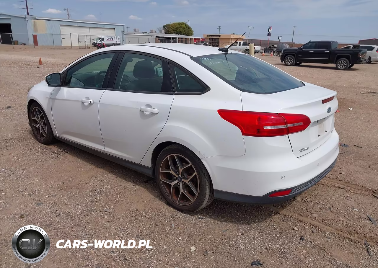 2017 Ford Focus Sel VIN:1FADP3H22HL244799 - 3