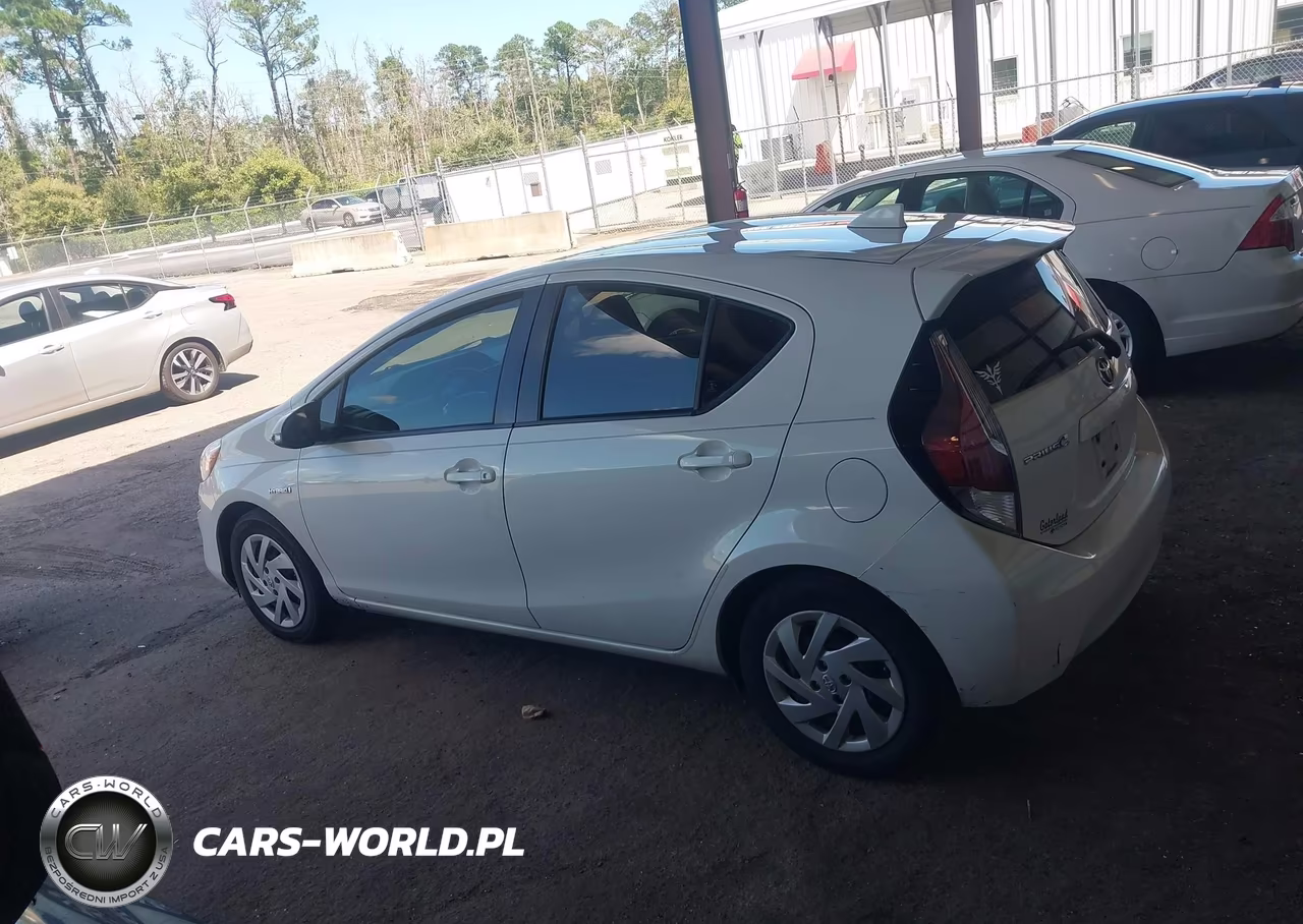 2015 Toyota Prius C Two VIN:JTDKDTB3XF1579894 - 14