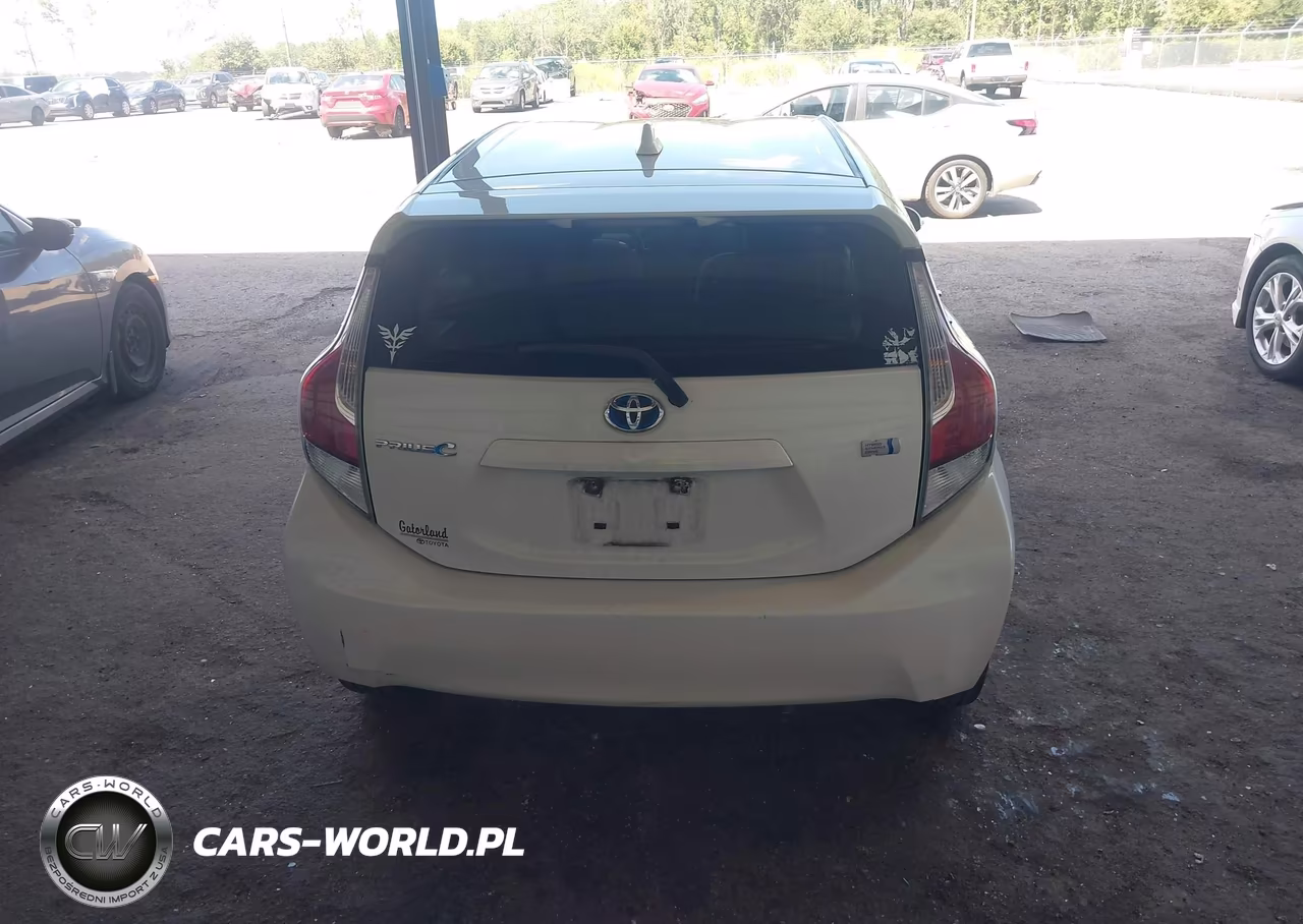 2015 Toyota Prius C Two VIN:JTDKDTB3XF1579894 - 16