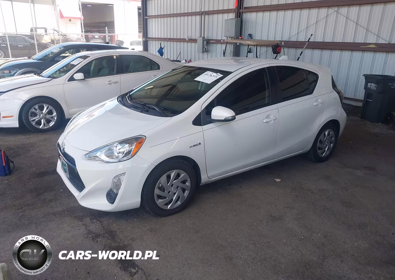 2015 Toyota Prius C Two VIN:JTDKDTB3XF1579894 - 2