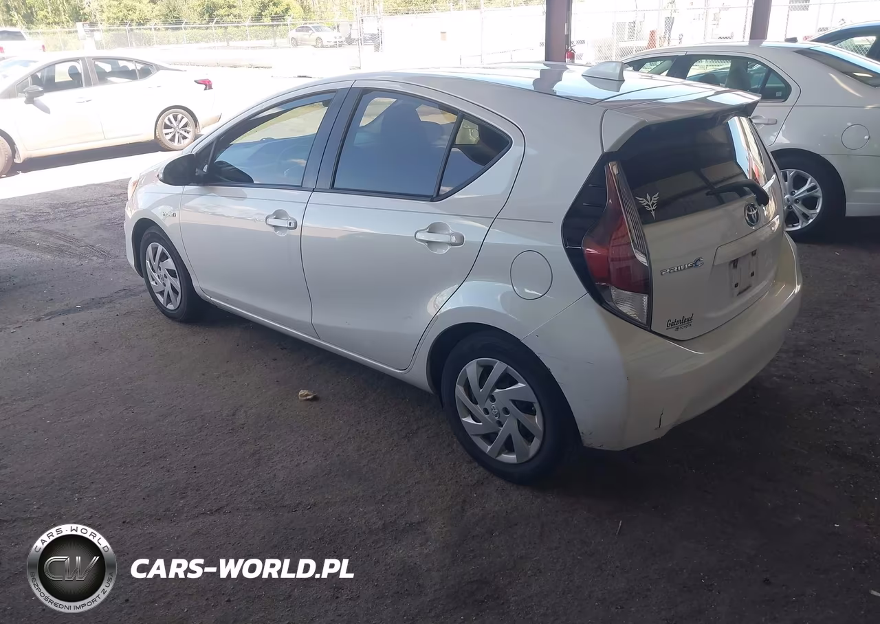2015 Toyota Prius C Two VIN:JTDKDTB3XF1579894 - 3