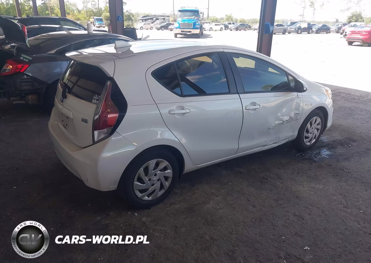2015 Toyota Prius C Two VIN:JTDKDTB3XF1579894 - 4