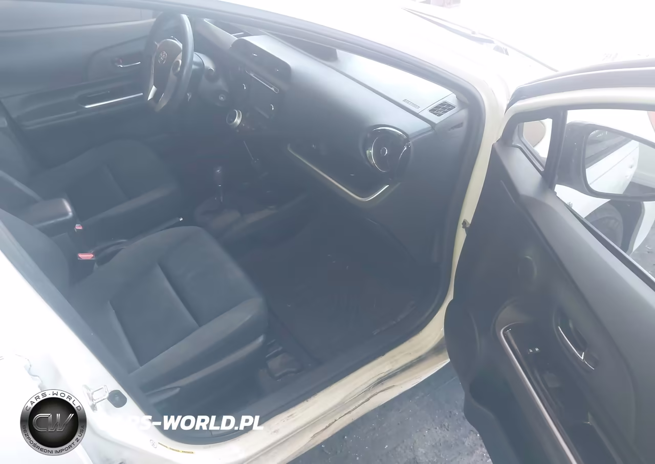 2015 Toyota Prius C Two VIN:JTDKDTB3XF1579894 - 5