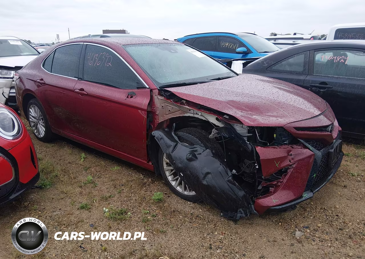 2020 TOYOTA CAMRY XLE