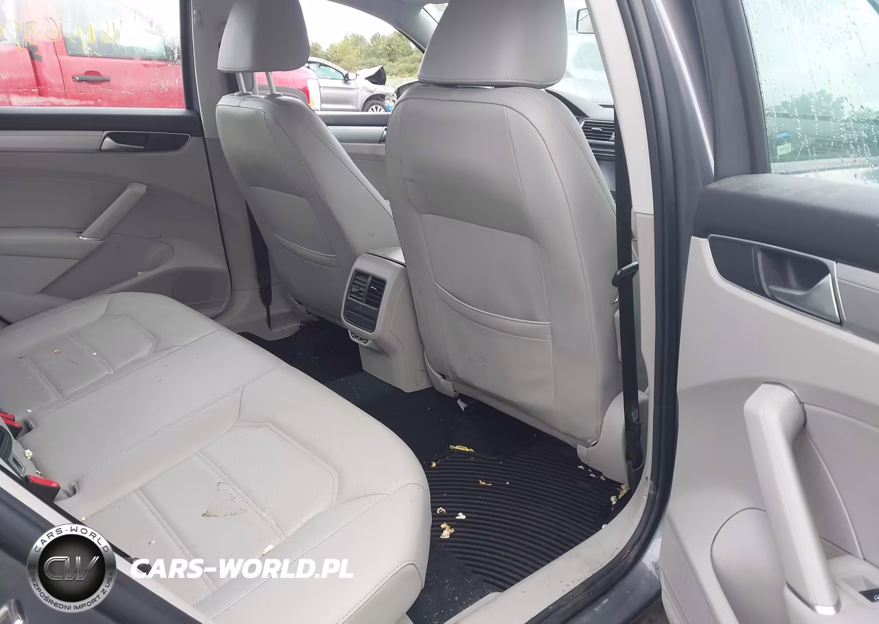 2019 Volkswagen Passat 2.0T Wolfsburg Edition VIN:1VWLA7A34KC003431 - 8