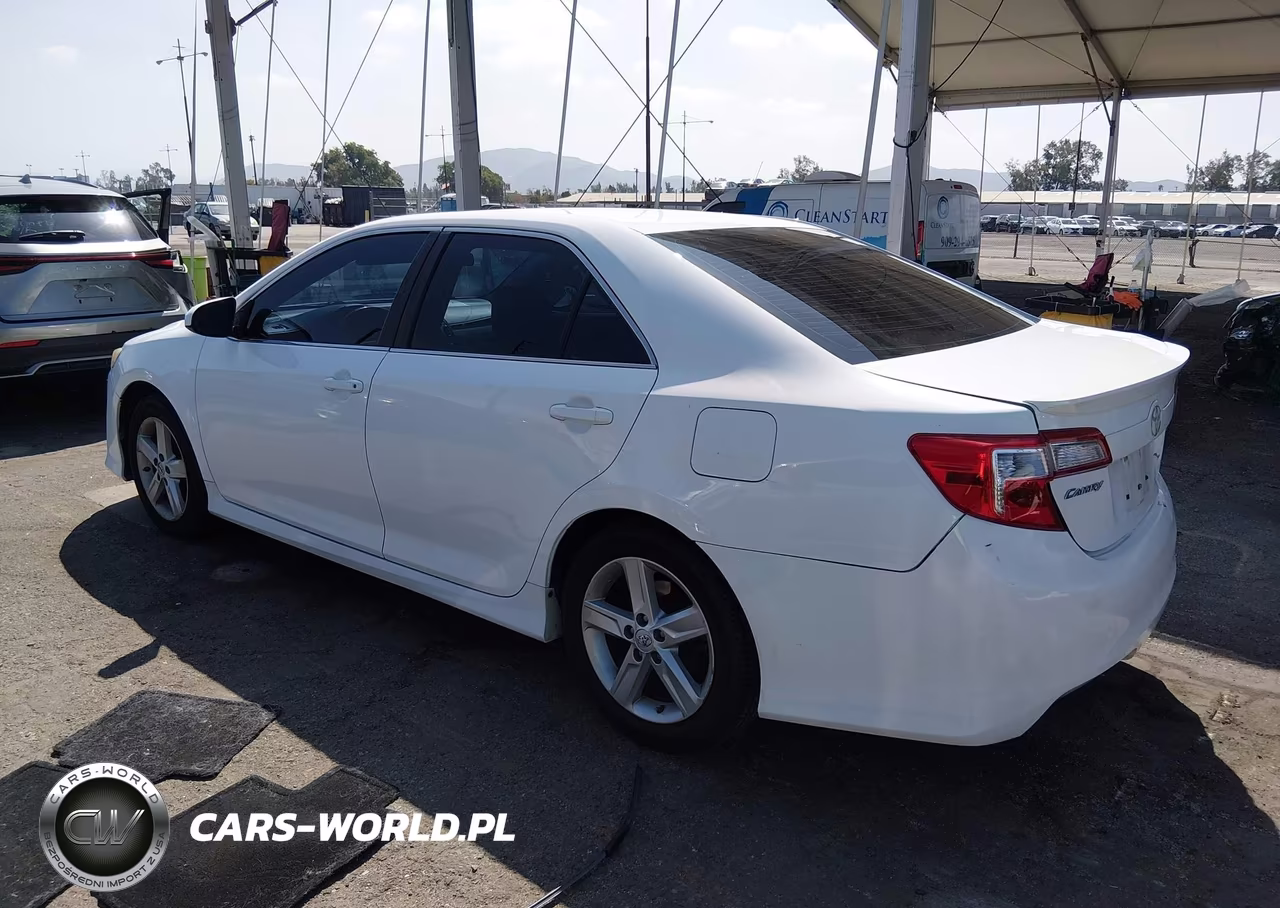 2014 Toyota Camry Se VIN:4T1BF1FK5EU457047 - 3