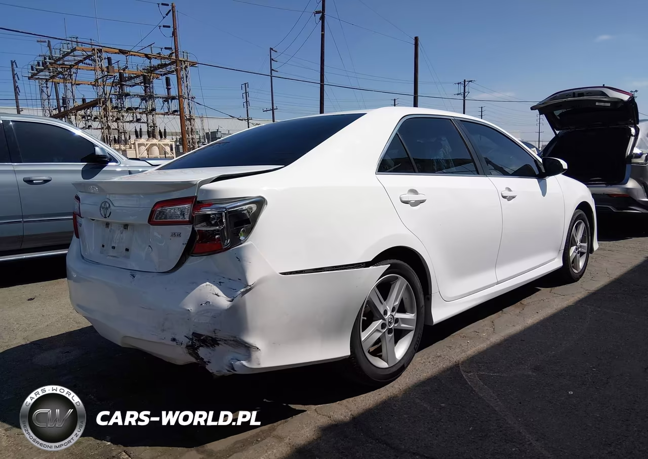 2014 Toyota Camry Se VIN:4T1BF1FK5EU457047 - 4